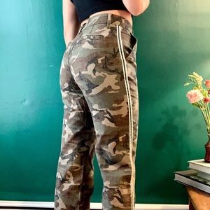 NWT Classic Camo Print Pants A&F